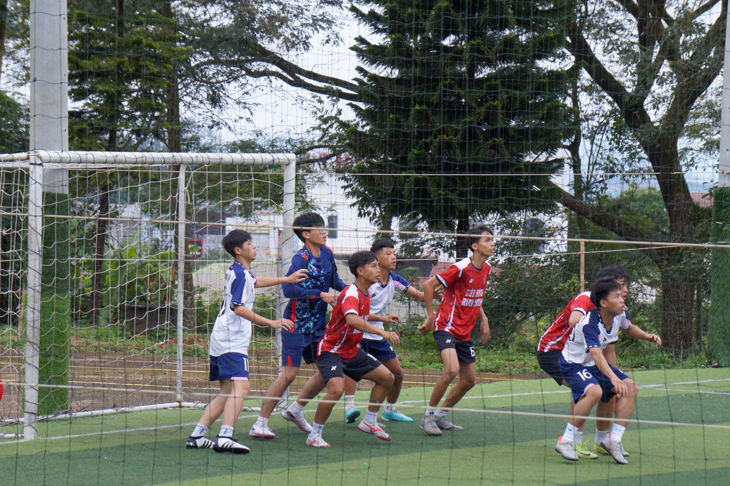 TRƯỜNG THPT TÂN HÀ TỔ CHỨC LỄ BẾ MẠC GIẢI BÓNG ĐÁ NAM NĂM HỌC 2025 - 2026