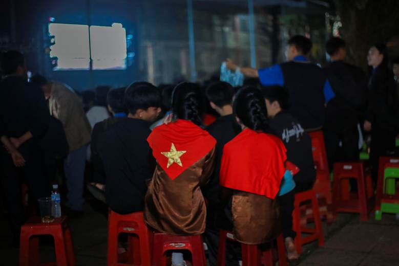 '''''''Ảnh có chứa trang phục, người, đàn ông, con người

Nội dung do AI tạo ra có thể không chính xác.'''''''